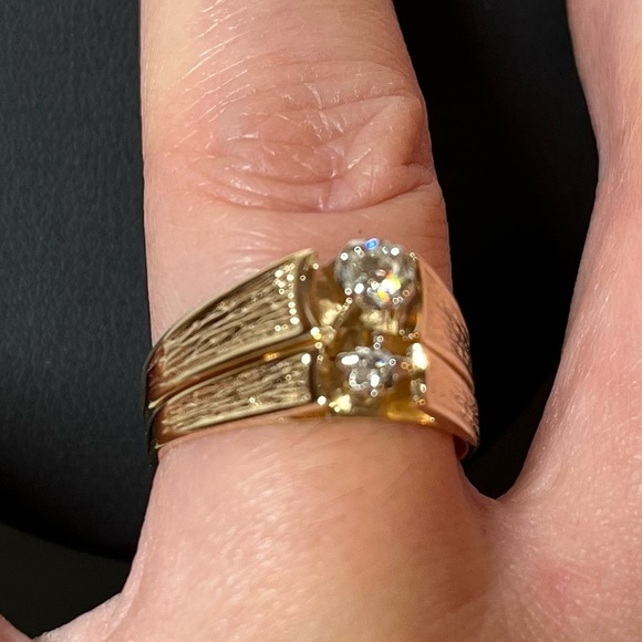 14K Gold engagement & wedding ring set. .20ct VS G. & 1.5mm cut Diamond - Picture 10 of 13